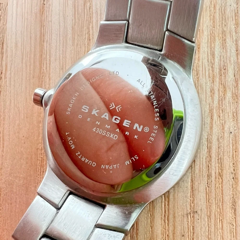 Skagen Denmark ladies silver tone bracelet dress watch NEW BATTERY